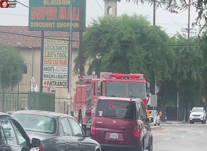 Video :A homeless guy makes lewd gestures at drivers and barricades a fire vehicle
